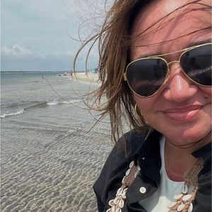 Meet your Posher, April